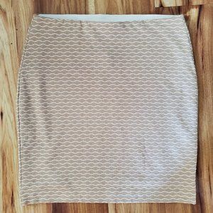 Loft Tan & White Wavy Stretch mini skirt Size Medium NWT